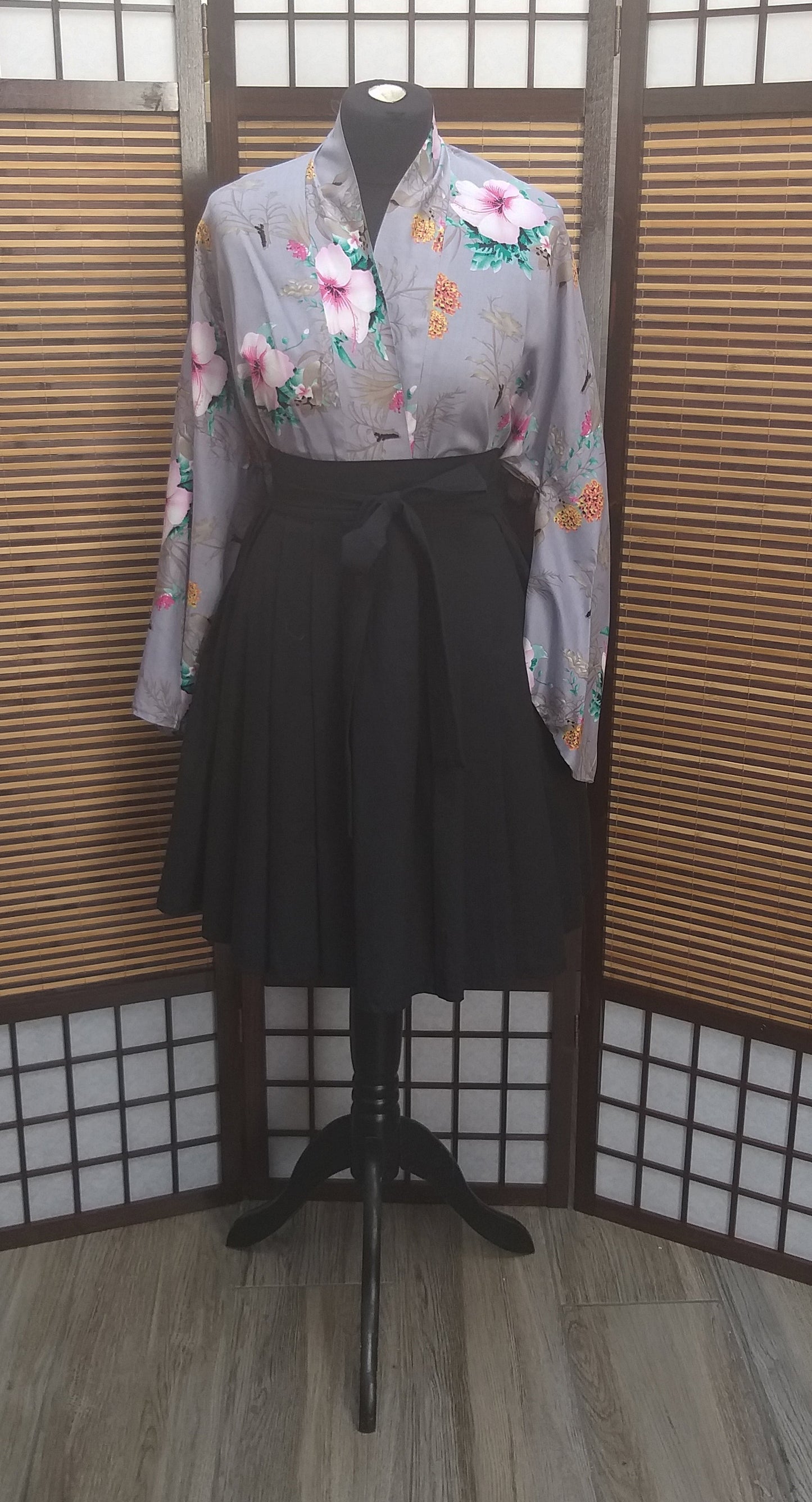 Kimono veste gris floral
